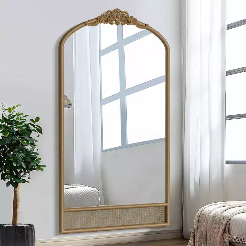 Miroir mural marron avec cadre en bois massif classique sculpté de 94 cm (37 po) de large x 180 cm (71 po) de haut avec fond en rotin