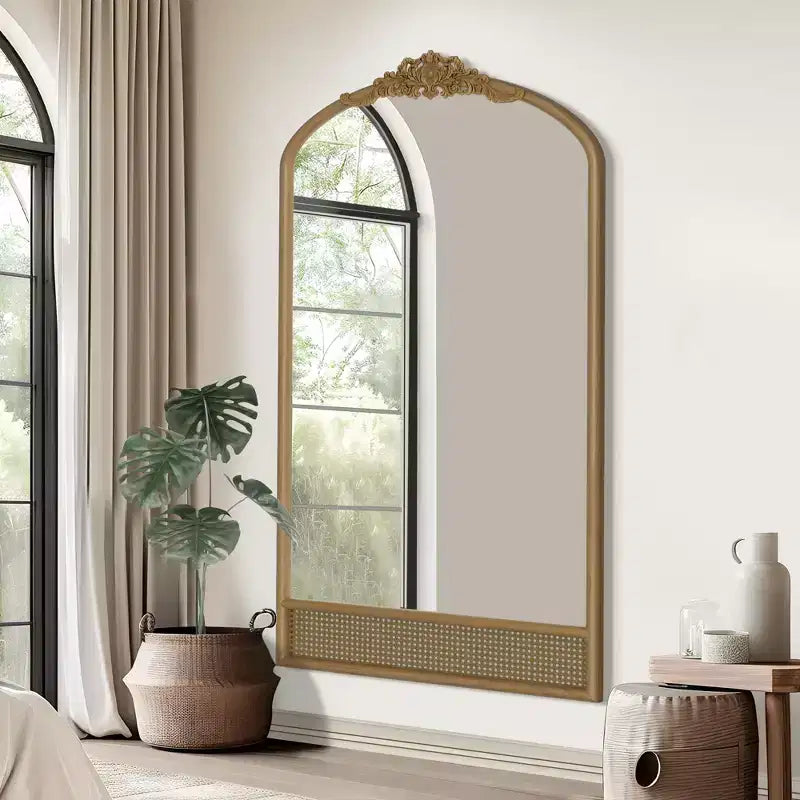 Miroir mural marron avec cadre en bois massif classique sculpté de 94 cm (37 po) de large x 180 cm (71 po) de haut avec fond en rotin