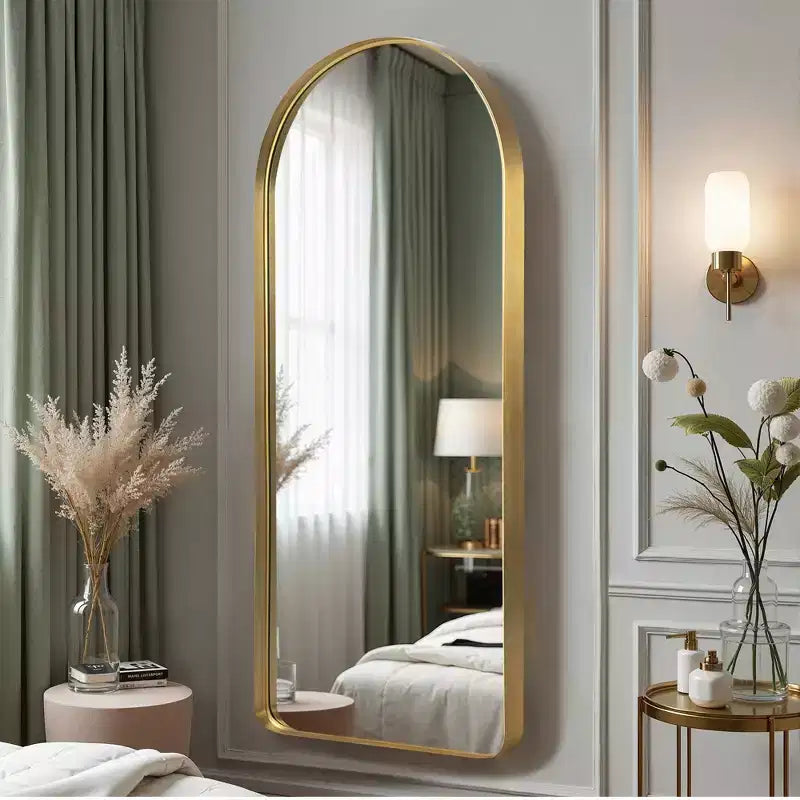 Miroir psyché encadré en arc moderne de 32 po L x 71 po H avec coins arrondis, couleur or