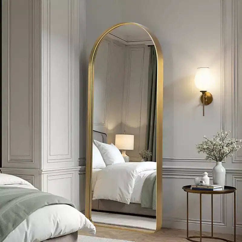 Miroir psyché encadré en arc moderne de 32 po L x 71 po H avec coins arrondis, couleur or