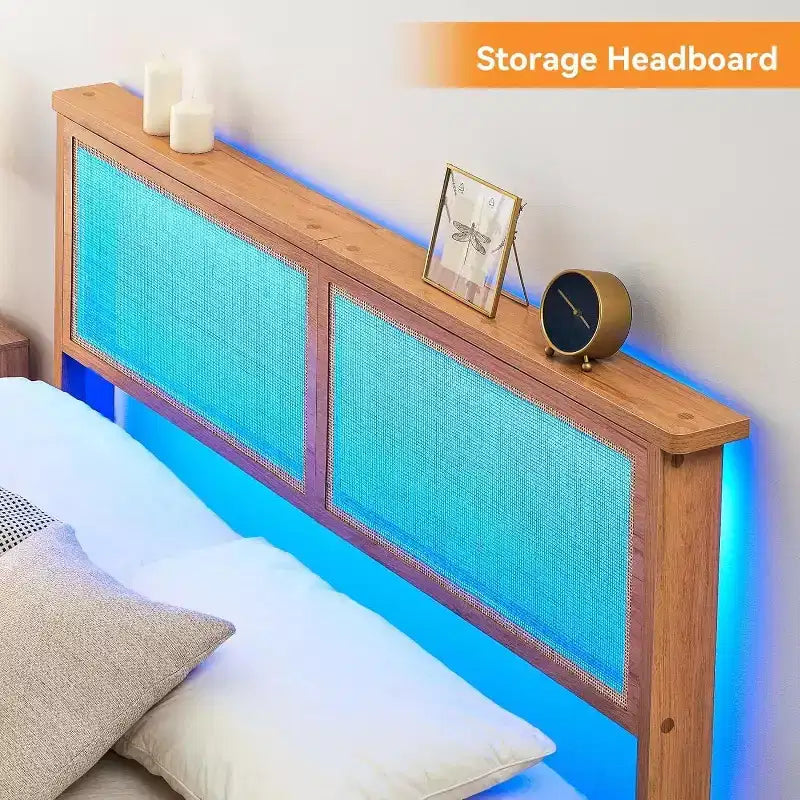 Cadre de lit en rotin avec tête de lit naturelle, lumières LED, lattes en bois massif, espace de rangement, pas besoin de sommier tapissier