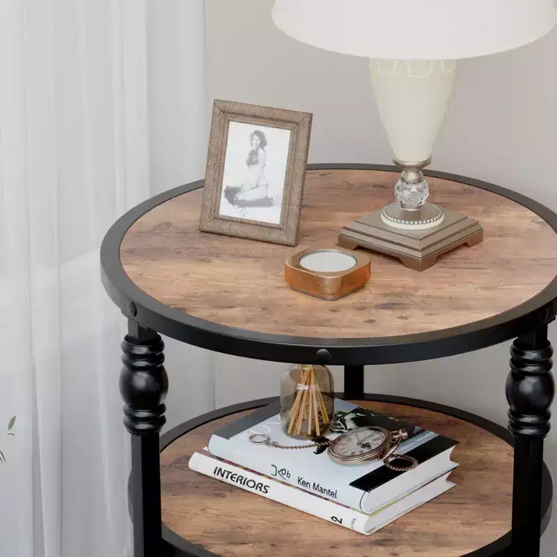Table d'appoint ronde, Petite table d'appoint avec 3 étagères de rangement, Table d'appoint de style rustique en bois, Table de chevet industrielle à cadre métallique