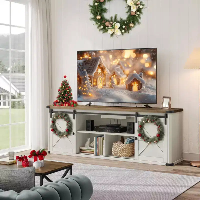 Meuble TV de ferme pour téléviseurs de 75 pouces - Meuble console multimédia de 70 pouces avec portes coulissantes de grange, station de charge à 6 prises et gestion des câbles, finition rustique