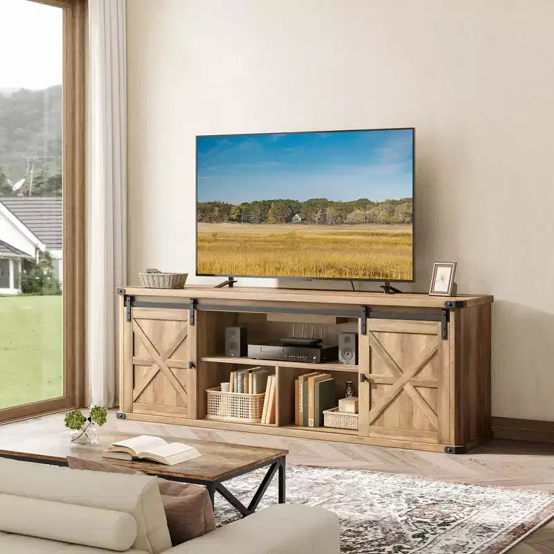 Meuble TV de ferme pour téléviseurs de 75 pouces - Meuble console multimédia de 70 pouces avec portes coulissantes de grange, station de charge à 6 prises et gestion des câbles, finition rustique