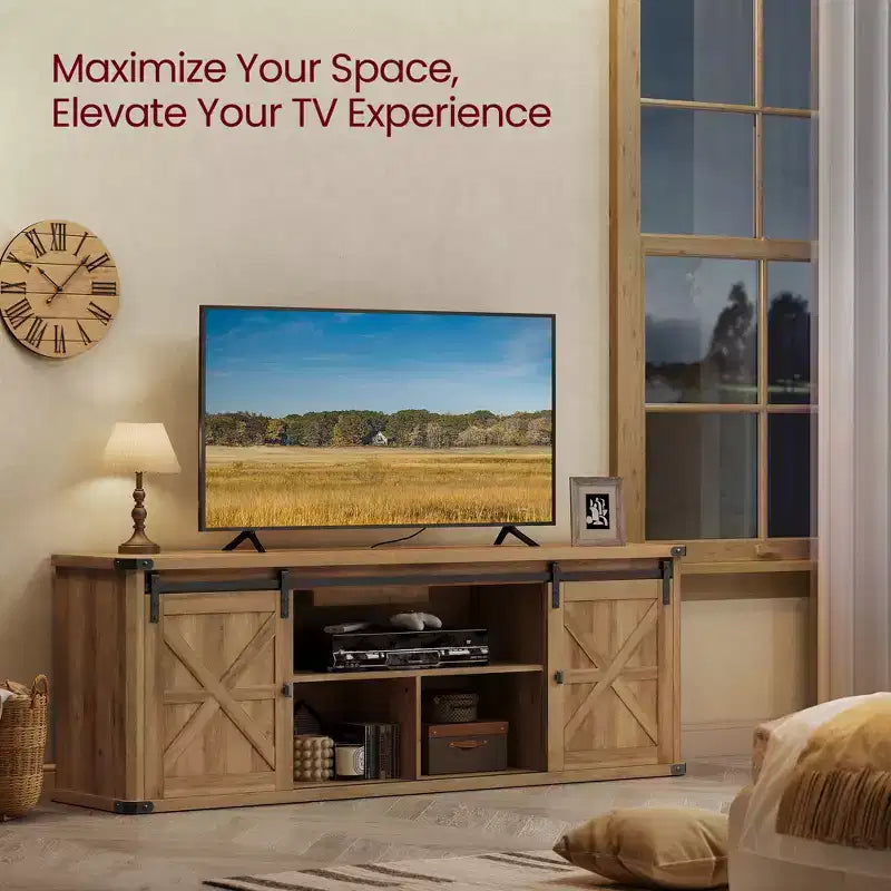 Meuble TV de ferme pour téléviseurs de 75 pouces - Meuble console multimédia de 70 pouces avec portes coulissantes de grange, station de charge à 6 prises et gestion des câbles, finition rustique